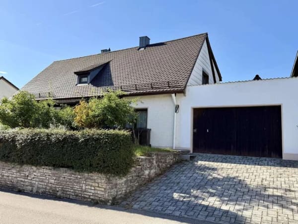 Immobilie in Kelheim - Familienfreundliches Haus mit Traumgarten in Kelheim-Affecking - Bild 1
