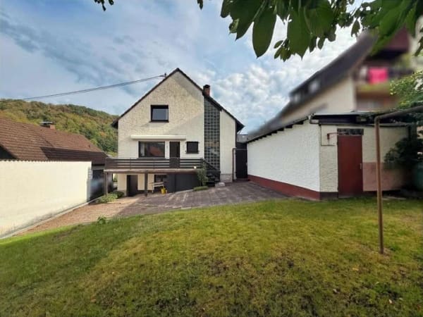 Immobilie in Niederbreitbach - Familienfreundliches Haus mit eingefriedetem Garten und Garage - Bild 1