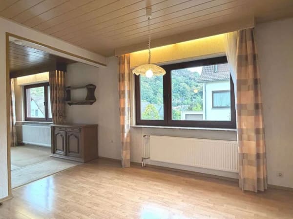 Immobilie in Niederbreitbach - Familienfreundliches Haus mit eingefriedetem Garten und Garage - Bild 4