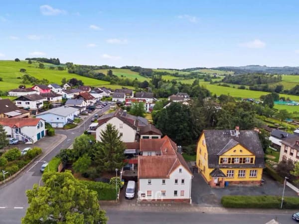 Immobilie in Butzbach - SÜD-FAUERBACHER FELDRANDLAGE! - Weitläufiges Einfamilienhaus mit 233 m² und Wintergarten - Bild 0
