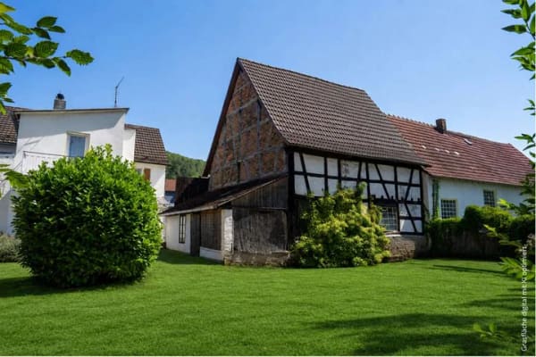 Immobilie in Hofheim am Taunus - Historischer Resthof mit 2-Familienhaus, Fachwerkscheune & Gewerbe – ideal für Handwerker - Bild 3