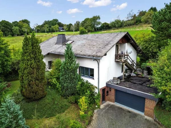 Immobilie in Finnentrop - Viel Haus. Viele Möglichkeiten. – Großzügiges Wohnen in Finnentrop-Fretter - Bild 0