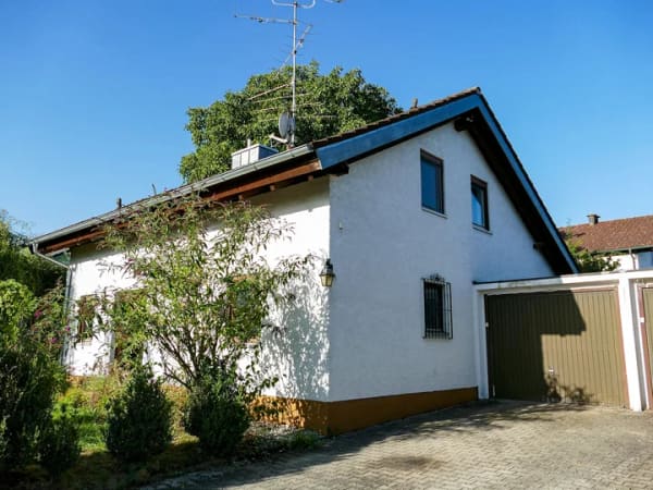 Immobilie in Zangberg - EFH mit Doppelgarage - gute Grundsubstanz ideal für Heim-/Handwerker - - Bild 1