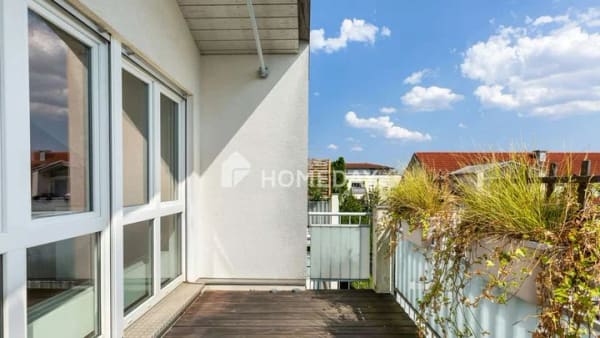 Immobilie in Unterföhring - Stilvolle Wohnung im dritten Obergeschoss mit EBK, Balkon, Tiefgarage und Aufzug in Unterföhring - Bild 2