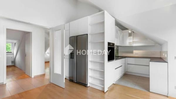 Immobilie in Unterföhring - Stilvolle Wohnung im dritten Obergeschoss mit EBK, Balkon, Tiefgarage und Aufzug in Unterföhring - Bild 4