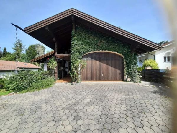 Immobilie in Isny im Allgäu - Viel Freiraum in Isny: Großzügiges Einfamilienhaus mit elf Zimmern - Bild 1