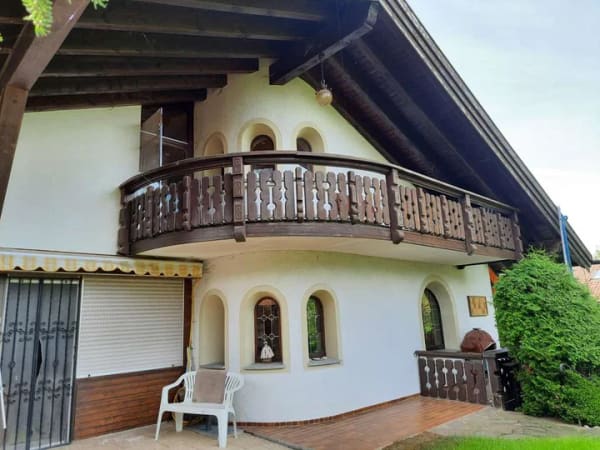 Immobilie in Isny im Allgäu - Viel Freiraum in Isny: Großzügiges Einfamilienhaus mit elf Zimmern - Bild 2