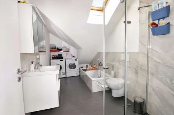 Immobilie in Meckenbeuren - TOP moderne Dachgeschosswohnung mit Balkon - 89m² - 2 Stellplätzen - Bild 2
