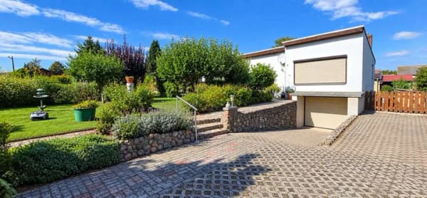 Immobilie in Gartz (Oder) - Großzügiges Einfamilienhaus mit massivem Pool, Tiefgarage und 776 m² Grundstück - Bild 0