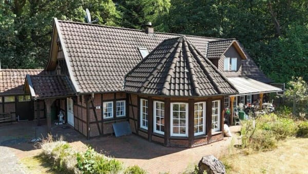 Immobilie in Hude (Oldenburg) - Junges Landhaus mit Nebengebäuden in Fachwerkbauweise im Außenbereich von 27798 Hude - Bild 0
