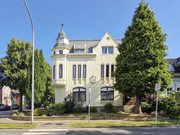 Immobilie in Itzehoe - Kapitalanlage im Dichterviertel - 4 Wohneinheiten, 4 Garagen & solide Mieteinnahmen - Bild 1