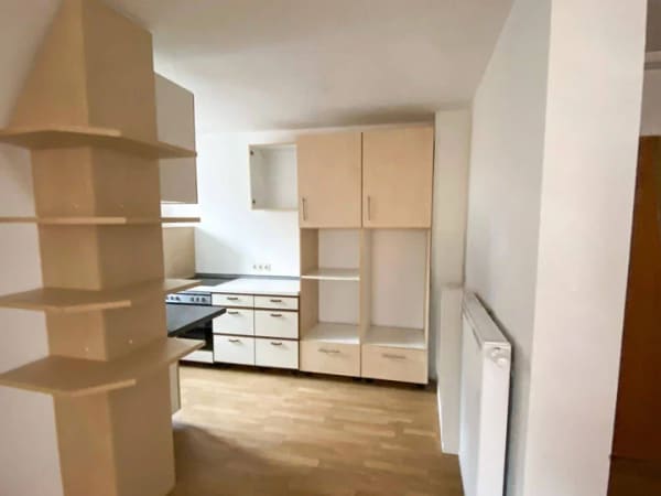 Immobilie in Oettingen i.Bay. - Mehrfamilienhaus mit 4 Wohneinheiten, Gewerbeeinheit, Hof, Garage & denkmalgeschütztem Nebengebäude - Bild 4