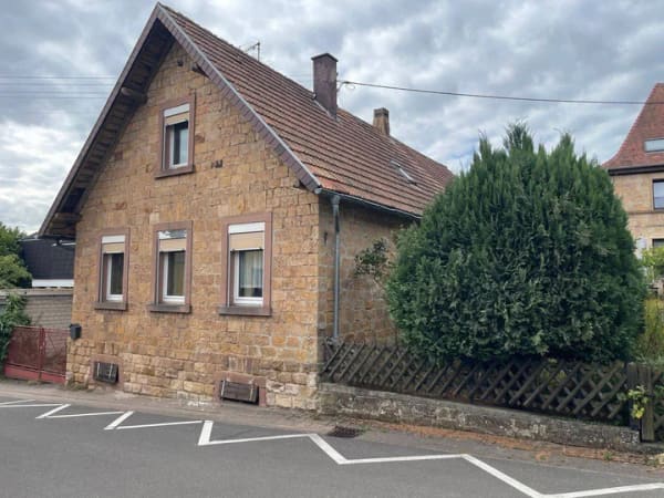 Immobilie in Burrweiler - Natursteinhaus mit Charakter: Dachterrasse, Garage und Gestaltungspotenzial in Burrweiler - Bild 0