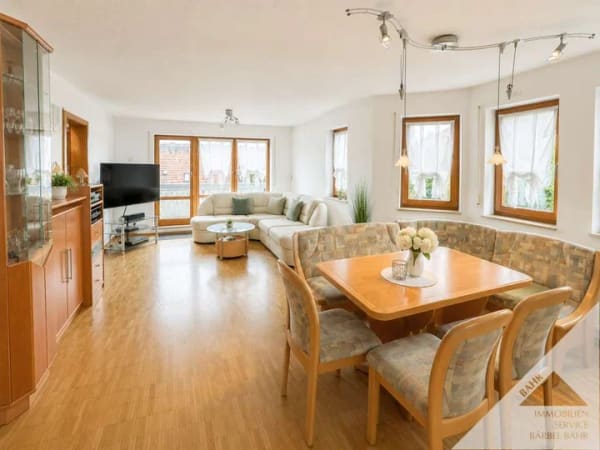 Immobilie in Gäufelden - Großzügige 4-Zimmer-Wohnung in ruhiger Lage von Öschelbronn  - Bild 0