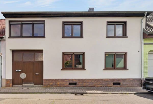 Immobilie in Oberhausen-Rheinhausen - Viel Raum zum Leben und Gestalten - Ein-Zweifamilienhaus mit großem Garten in Oberhausen-Rheinhausen - Bild 0