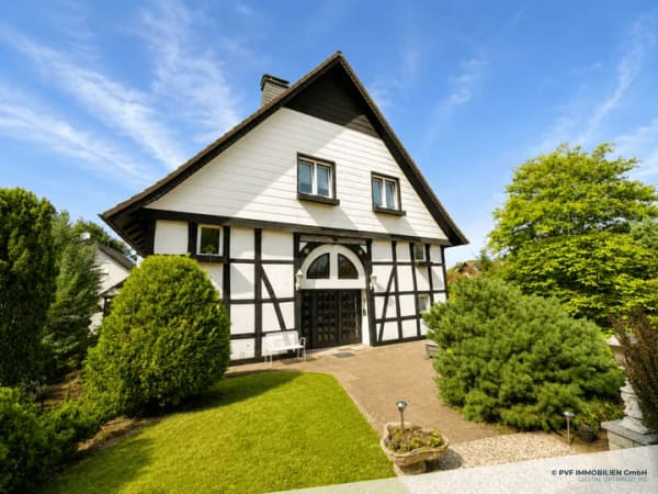 Immobilie in Bielefeld - Historisches Wohnhaus mit besonderem Charme und vielfältigen Nutzungsmöglichkeiten - Bild 0