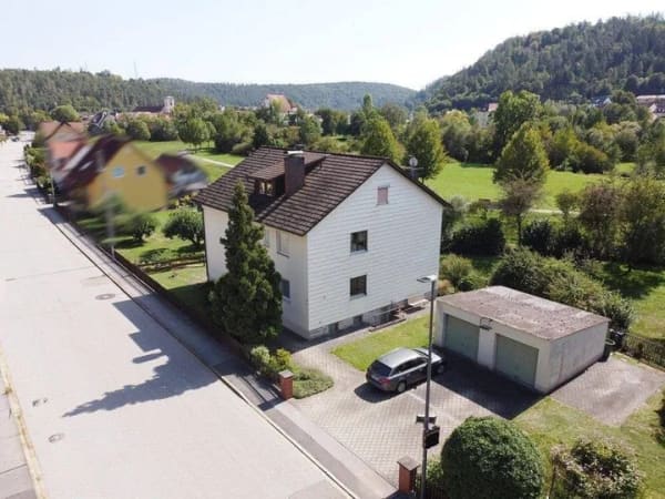 Immobilie in Schmidmühlen - Erdgeschoß-ETW mit Balkon, Gartenanteil und Garage in einem 3-Fam.-Wohnhaus - Bild 0
