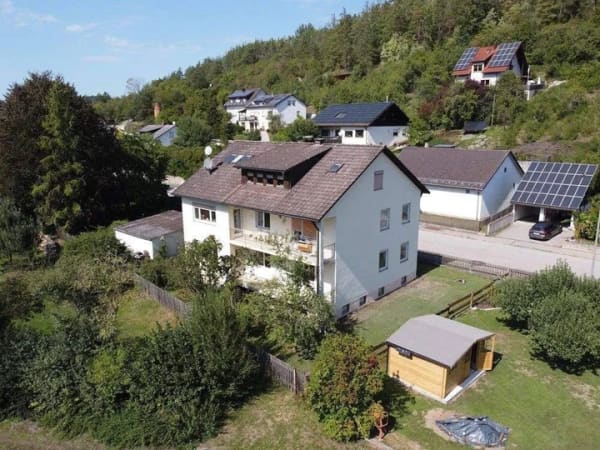 Immobilie in Schmidmühlen - Erdgeschoß-ETW mit Balkon, Gartenanteil und Garage in einem 3-Fam.-Wohnhaus - Bild 1