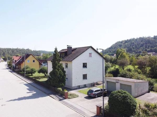 Immobilie in Schmidmühlen - Erdgeschoß-ETW mit Balkon, Gartenanteil und Garage in einem 3-Fam.-Wohnhaus - Bild 2