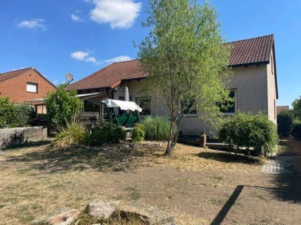 Immobilie in Bad Windsheim - Gepflegtes Einfamilienhaus mit Pool, Carport und Ausbaupotenzial in ruhiger Stadtrandlage - Bild 0