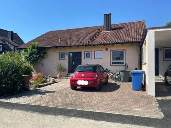 Immobilie in Bad Windsheim - Gepflegtes Einfamilienhaus mit Pool, Carport und Ausbaupotenzial in ruhiger Stadtrandlage - Bild 1