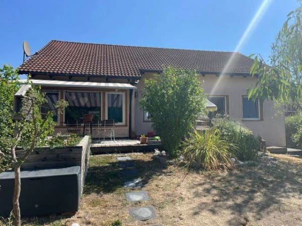 Immobilie in Bad Windsheim - Gepflegtes Einfamilienhaus mit Pool, Carport und Ausbaupotenzial in ruhiger Stadtrandlage - Bild 4