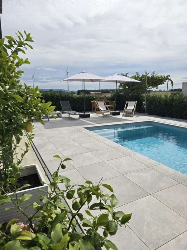 Immobilie in Eschach - Modernes Einfamilienhaus mit Pool und mediterranem Garten - Bild 1