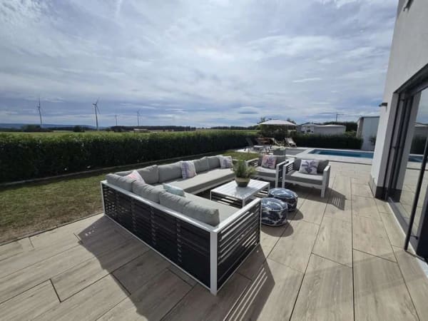Immobilie in Eschach - Modernes Einfamilienhaus mit Pool und mediterranem Garten - Bild 4