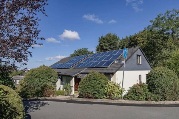 Immobilie in Breckerfeld - Großzügiges Einfamilienhaus mit Einliegerwohnung, ausgebautem Dachgeschoss und moderner Energietechnik - Bild 0