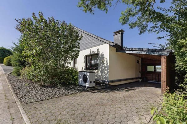 Immobilie in Breckerfeld - Großzügiges Einfamilienhaus mit Einliegerwohnung, ausgebautem Dachgeschoss und moderner Energietechnik - Bild 1