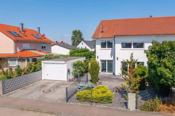 Immobilie in Vohburg an der Donau - SCHÖN Immobilien: charmante, moderne DHH in Rockolding (Video) - Bild 0