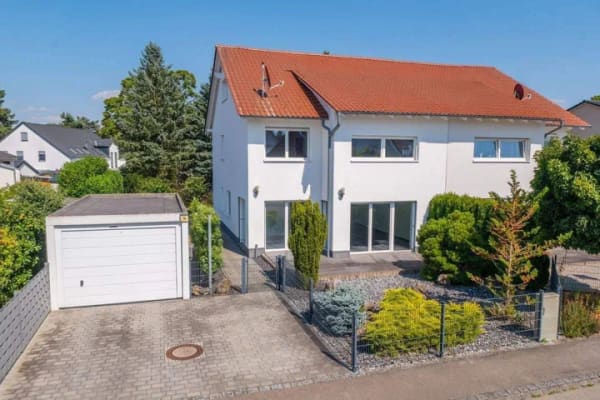 Immobilie in Vohburg an der Donau - SCHÖN Immobilien: charmante, moderne DHH in Rockolding (Video) - Bild 2