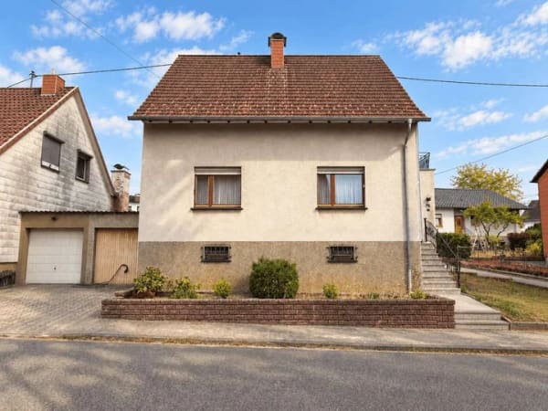 Immobilie in Heusweiler - Freistehendes Einfamilienhaus mit Garten in ruhiger Lage von Heusweiler-Wahlschied - Bild 0