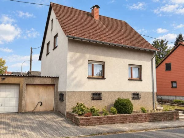 Immobilie in Heusweiler - Freistehendes Einfamilienhaus mit Garten in ruhiger Lage von Heusweiler-Wahlschied - Bild 1