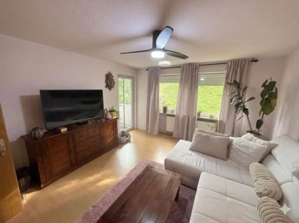 Immobilie in Markt Schwaben - Heute investieren. Morgen selbst einziehen. – Helle 3-Zimmer-Wohnung mit Sonnenbalkon und Grünblick - Bild 1