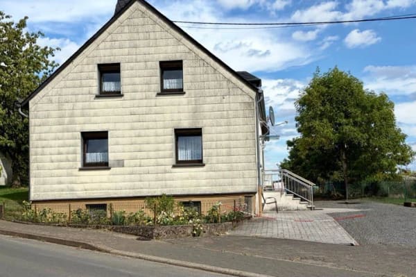 Immobilie in Jucken - Gepflegtes Einfamilienhaus zum fairen Preis mit großem Grundstück und vielseitigen Nutzungsmöglichkeiten - Bild 2