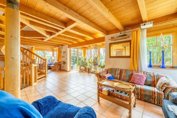 Immobilie in Anzing - AIGNER - Einfamilienhaus im Landhausstil mit traumhaftem Blick ins Grüne - Bild 2