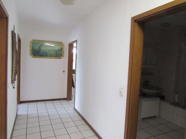 Immobilie in Hachenburg - TOPLAGE: Großzügige 4-Zimmer-DG-Wohnung auf 2 Ebenen und Außenstellplatz! - Bild 3