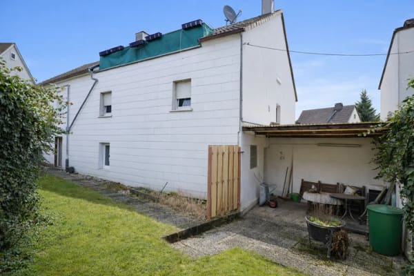Immobilie in Iserlohn - Ca. 306 m² großes Zweifamilienhaus mit viel Potenzial, 6 Garagen zzgl. Halle in IS-Letmathe - Bild 2