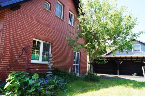 Immobilie in Rauen - Charmantes Einfamilienhaus mit großzügigem Nebengelass in ländlicher Idylle in Rauen! - Bild 2