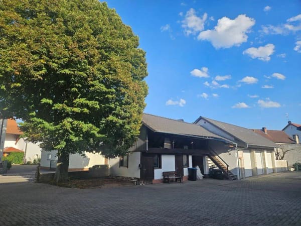 Immobilie in Hallerndorf - Besonderes Anwesen mit viel Platz und Charme in   bei Forchheim - Bild 2