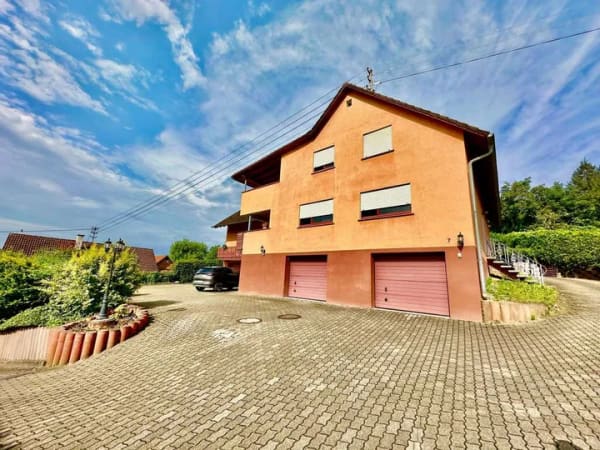 Immobilie in Herbolzheim - Mehrfamilienhaus mit 3 Wohneinheiten & weitläufigem Grundstück in Herbolzheim - Broggingen - Bild 2
