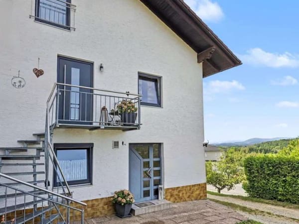 Immobilie in Fürstenstein - Einzigartiges Idyll für Großfamilien: Gepflegtes Zweifamilienhaus auf ca. 9.700 m² Traumgrundstück - Bild 1