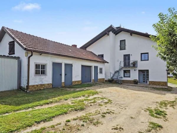 Immobilie in Fürstenstein - Einzigartiges Idyll für Großfamilien: Gepflegtes Zweifamilienhaus auf ca. 9.700 m² Traumgrundstück - Bild 2