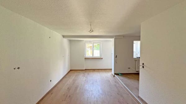 Immobilie in Gomadingen - Ein Zuhause mit vielen Räumen für die Familie mit Hobbys - Bild 1