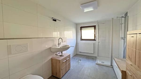 Immobilie in Gomadingen - Ein Zuhause mit vielen Räumen für die Familie mit Hobbys - Bild 2