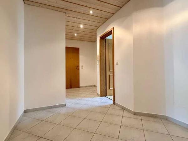 Immobilie in Traunstein - Gut geschnittene 3-Zimmer-Erdgeschosswohnung  - Bild 2