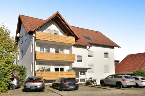 Immobilie in Hatzenbühl - Gepflegte 2-Zimmer-Wohnung mit Balkon in Hatzenbühl – vermietet und ideal für Kapitalanleger - Bild 1