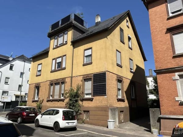 Immobilie in Göppingen - Schöne 4-Zimmer-Dachgeschosswohnung in zentraler Lage von Göppingen  und sehr geringen Nebenkosten! - Bild 1