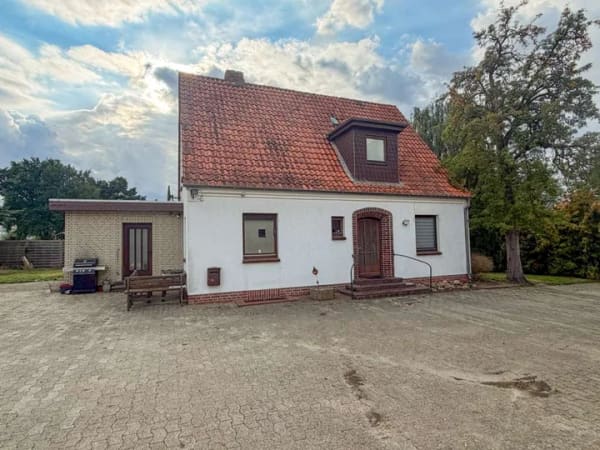 Immobilie in Ehrenburg - Freistehendes Einfamilienhaus in ländlicher Lage- großzügiges Grundstück mit Bebauungsfläche! - Bild 1